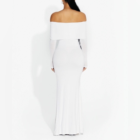Luxe And Sexy Off The Shoulders Maxi Dress Stretchy 100 Percent Polyester For A Flattering Night Out Look